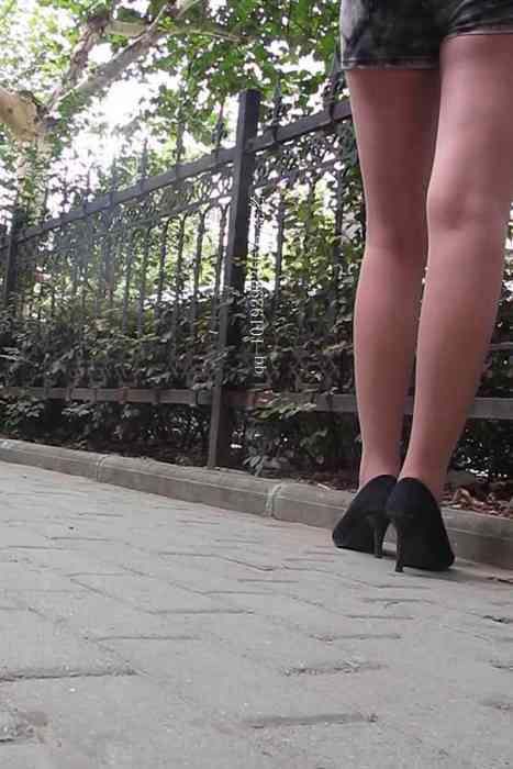 [大忽悠买丝袜街拍视频]ID0236 2012 8.25【成功案例】第49弹-让172腿型超好少妇穿上丝袜户外展示