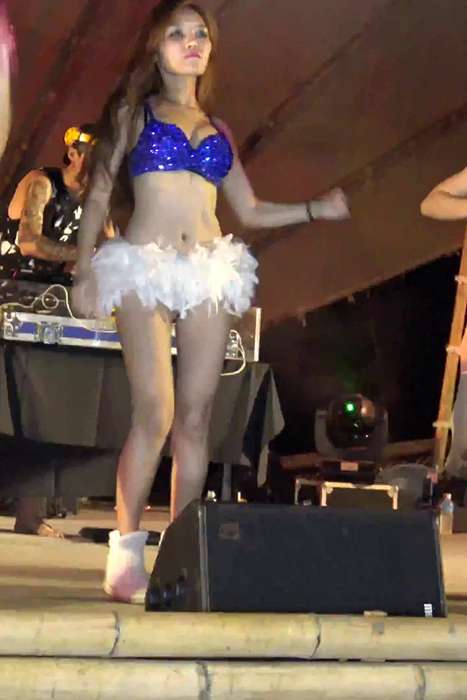[各类性感视频]ID0065 2015台湾电音派对--性感提示：全身丝袜女仆装绝美曲线丝臀丰臀