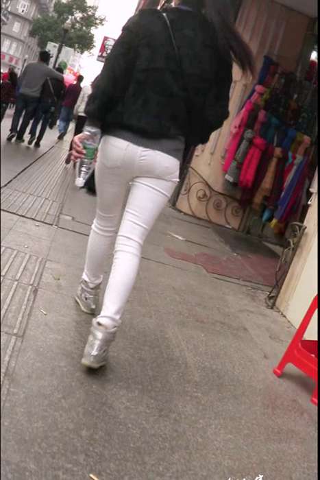 [街拍客视频]jx0719 三个各有风韵的白色紧身裤美女